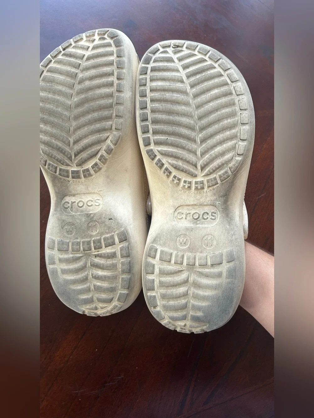 CROCS Platform Clog in Metallic Cream size 11
